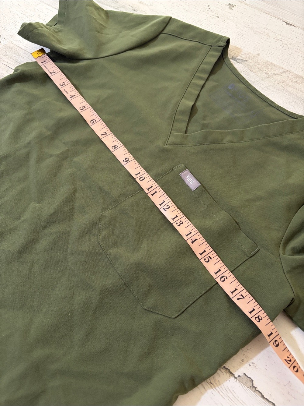 FIGS Olive Green V-Neck Short Sleeve Scrub Top - Picture 7 of 8